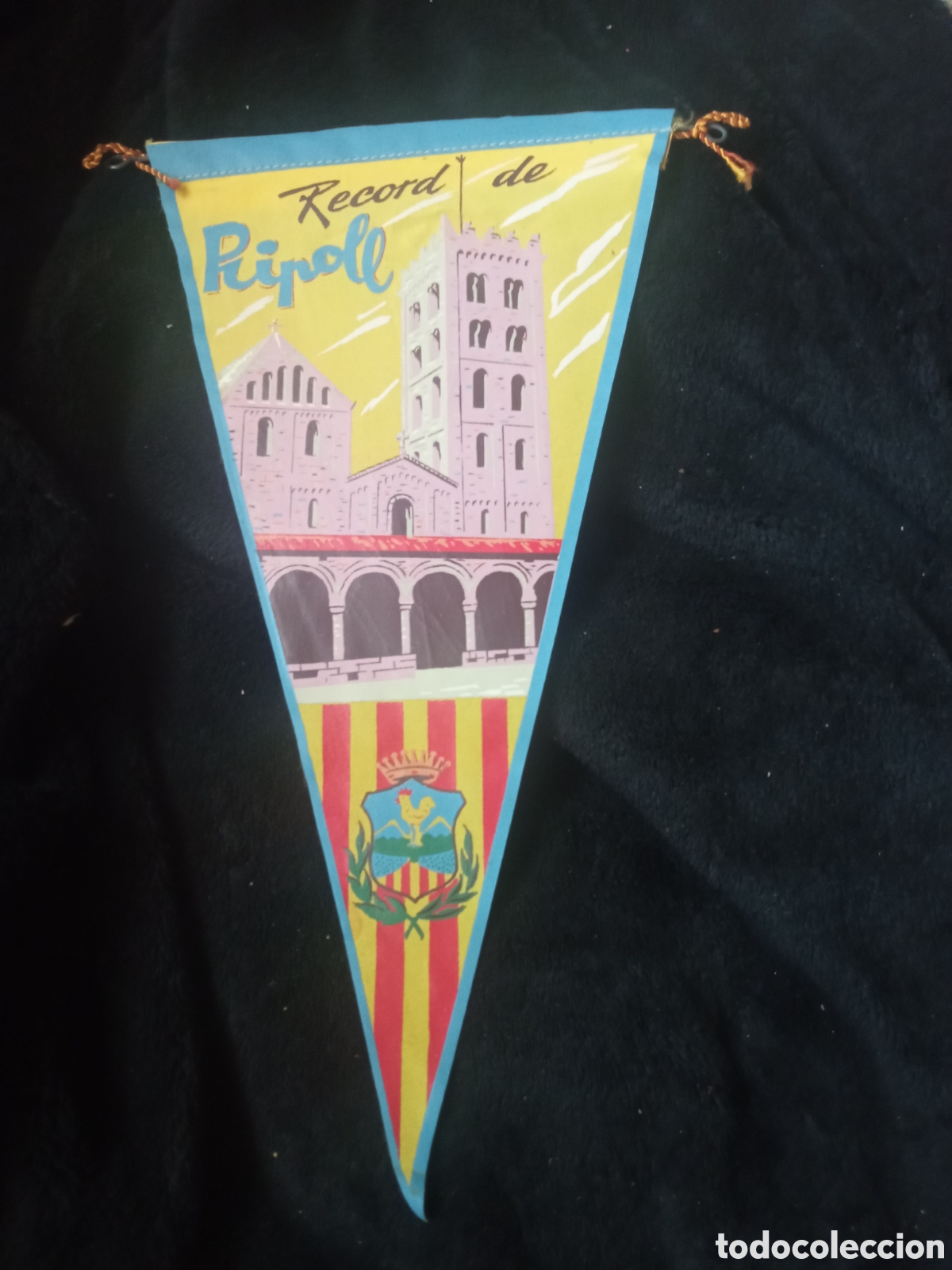 Banderines de colecci&oacute;n: Antiguo banderin, Ripoll, mide 27 cm de altura