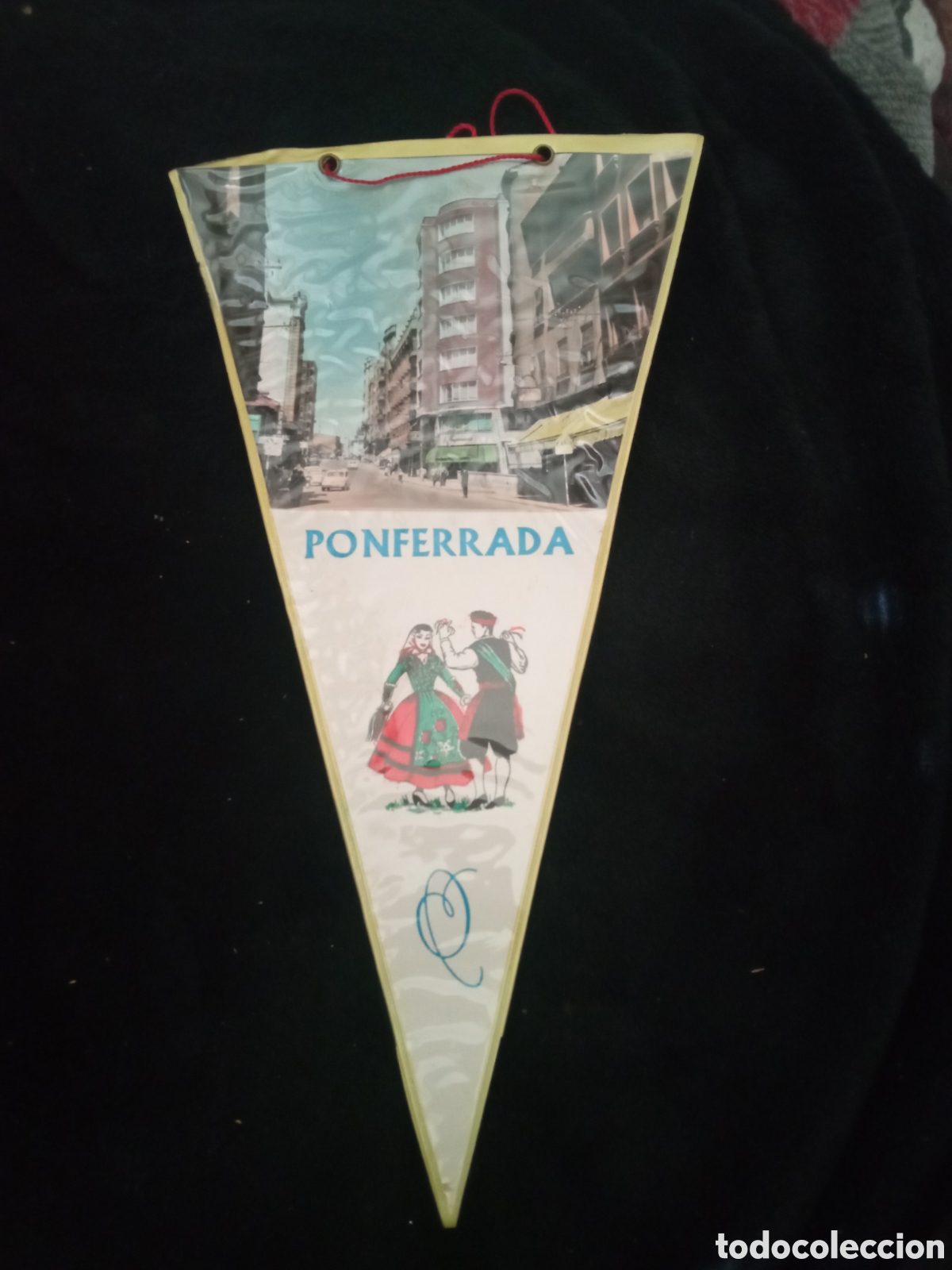Banderines de colecci&oacute;n: Antiguo banderin, Ponferrada de 27 cm de altura