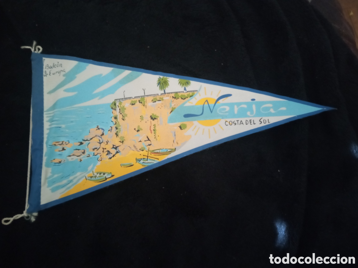 Banderines de colecci&oacute;n: Antiguo banderin de Nerja de 25 cm de altura