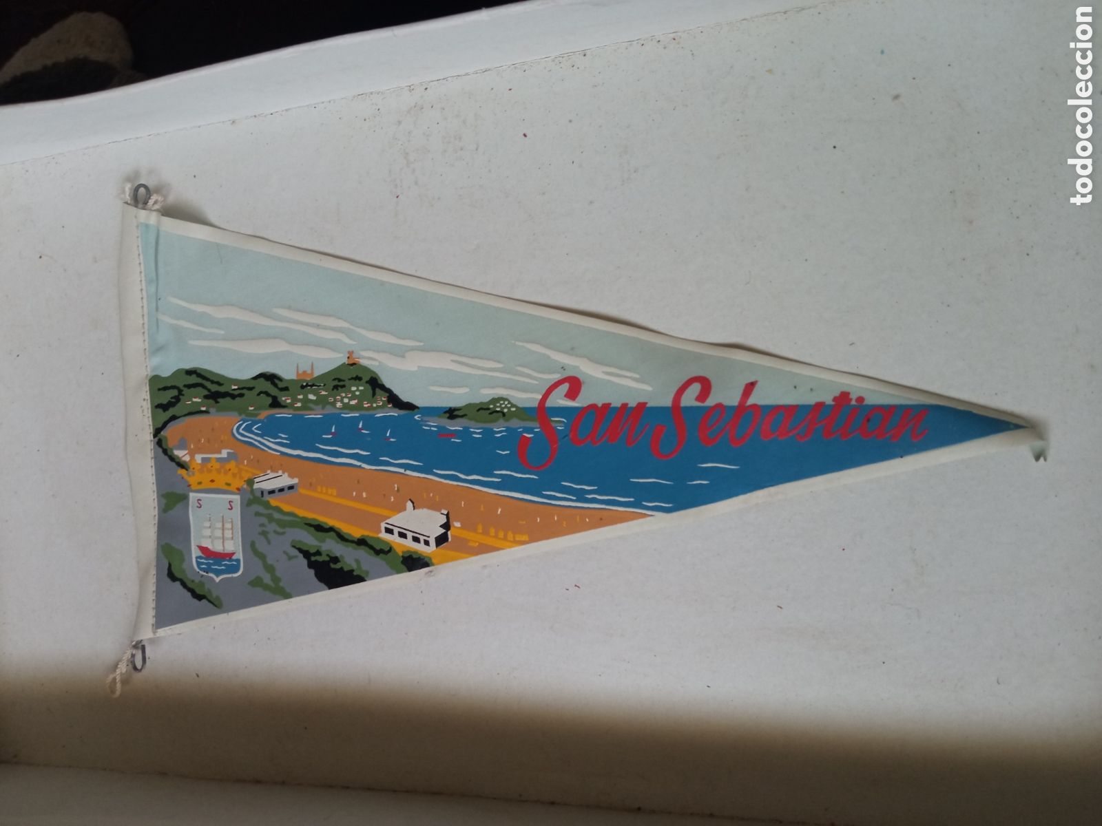 Banderines de colecci&oacute;n: Antiguo banderin San Sebasti&aacute;n, 27 cm de altura