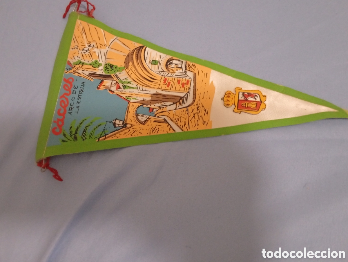 Sammlung von Wimpeln: BANDER&Iacute;N C&Aacute;CERES ARCO DE LA ESTRELLA