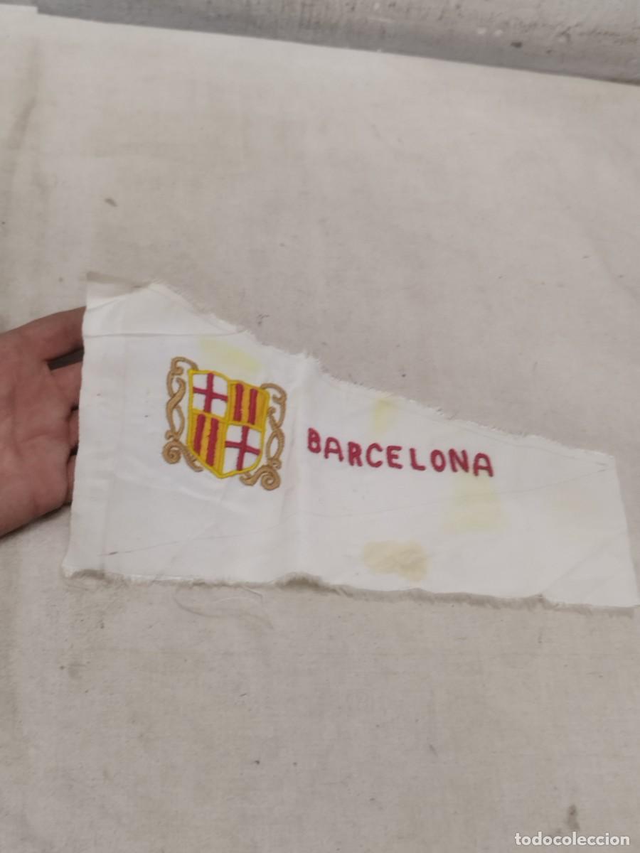 Banderines de colecci&oacute;n: Antiguo tipo bander&iacute;n con el escudo y nombre bordados de Barcelona.