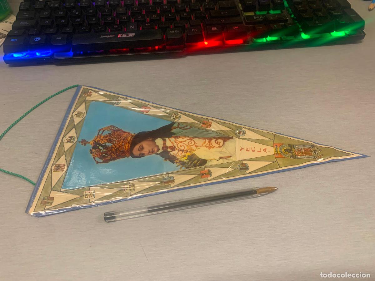Sammlung von Wimpeln: BANDER&Iacute;N YECLA, VIRGEN - PL&Aacute;STICO