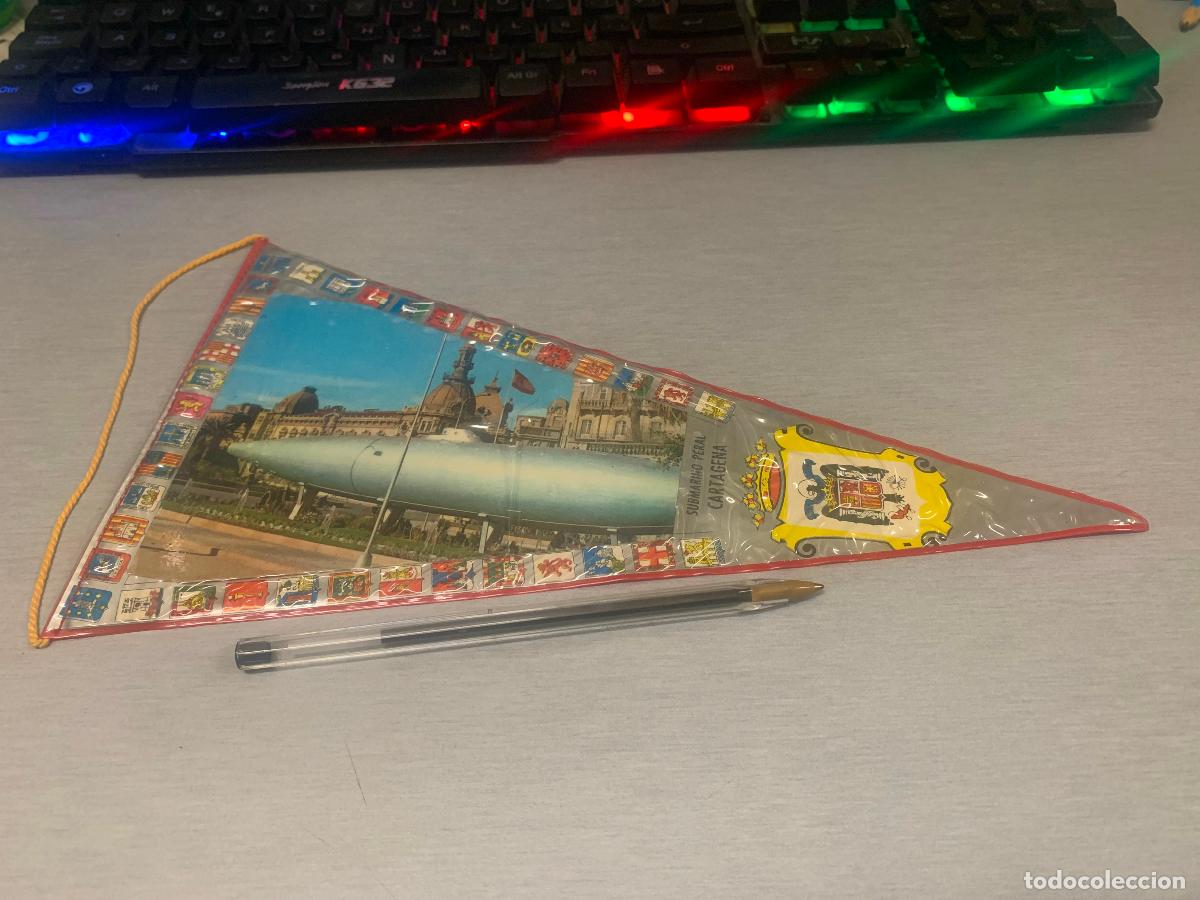 Sammlung von Wimpeln: BANDER&Iacute;N SUBMARINO PERAL, CARTAGENA - PL&Aacute;STICO