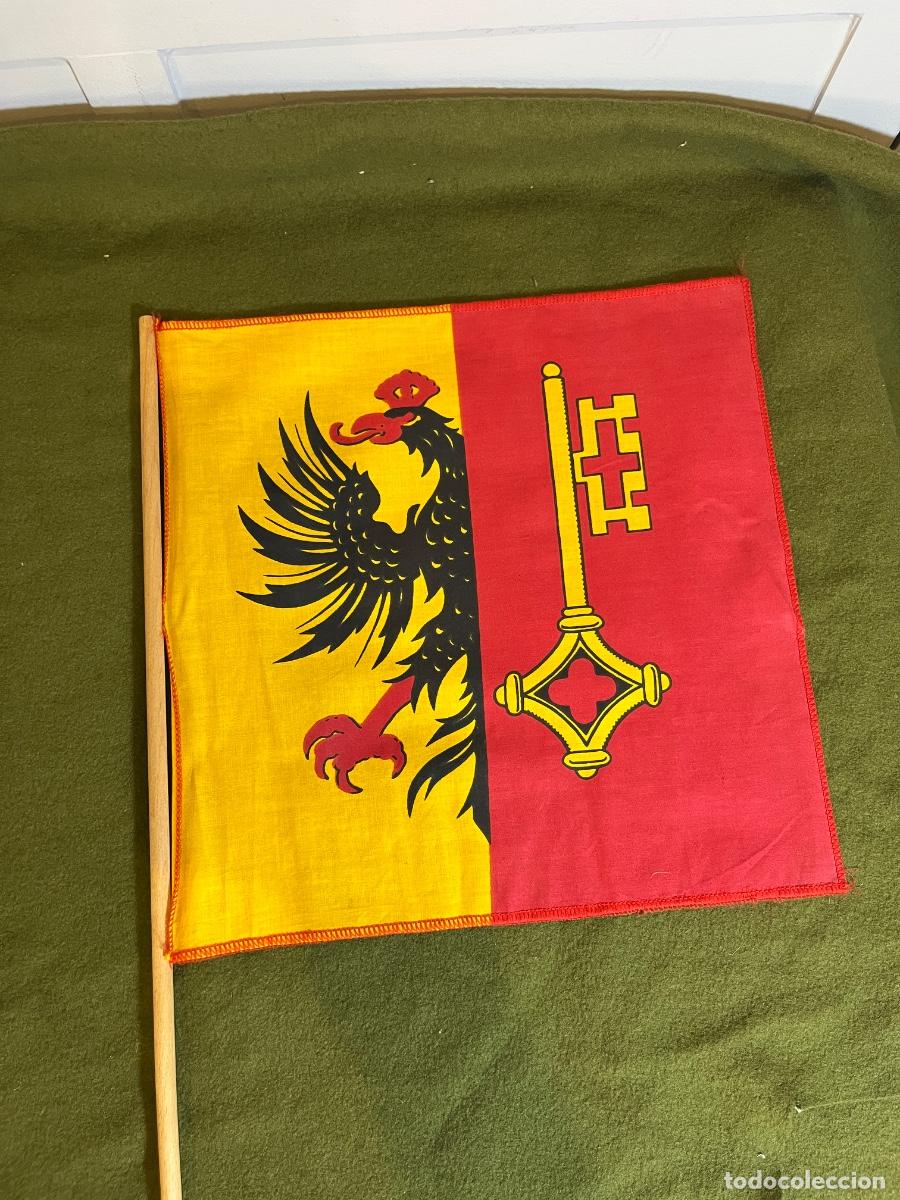 Banderines de colecci&oacute;n: Bander&iacute;n Cant&oacute;n de Ginebra Suiza Original con Asta de Madera Bandera Gen&egrave;ve Vintage