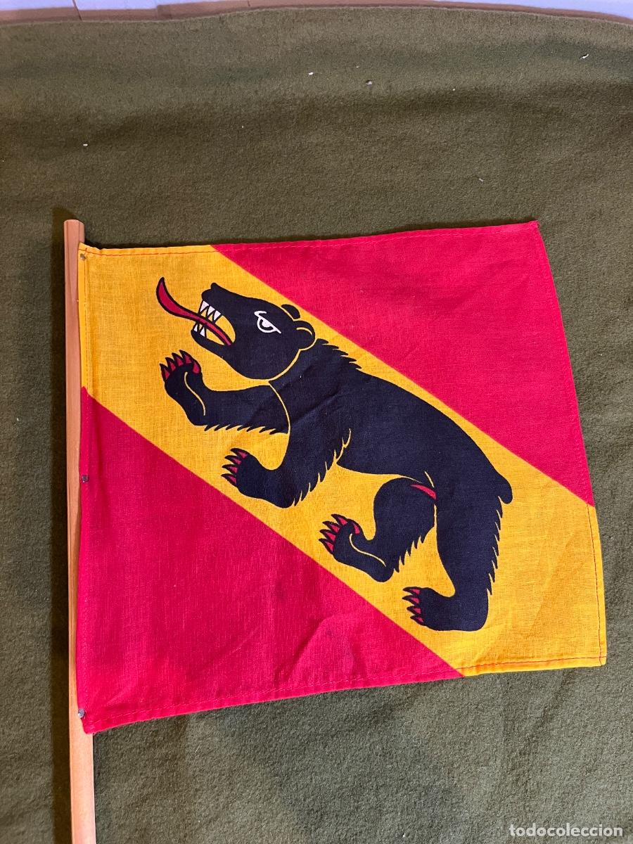 Banderines de colecci&oacute;n: Bander&iacute;n Cant&oacute;n de Berna Suiza Original con Asta de Madera Bandera Bern Vintage Oso