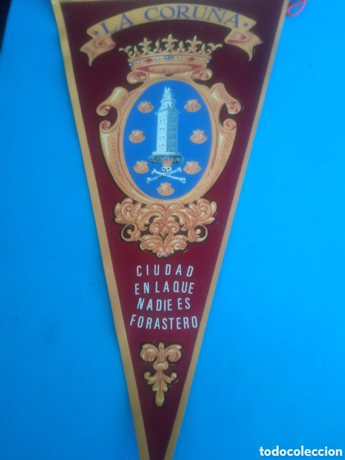 Banderines de colecci&oacute;n: Antiguo banderin, La Coru&ntilde;a, Ciudad en la que nadie es extranjero, 28 cm de altura