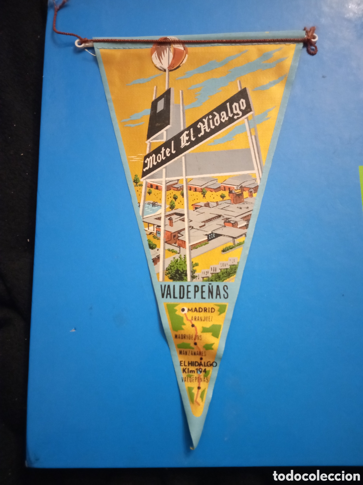 Banderines de colecci&oacute;n: Antiguo banderin, MOTEL EL HIDALGO, Valdepe&ntilde;as, mide 25 cm de altura