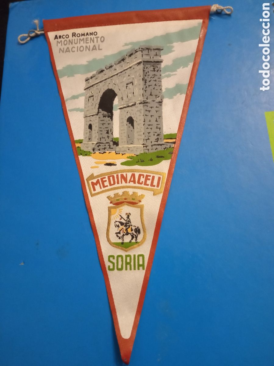 Banderines de colecci&oacute;n: Antiguo banderin, Medinaceli, Arco Romano, Soria, 25,5cm de altura