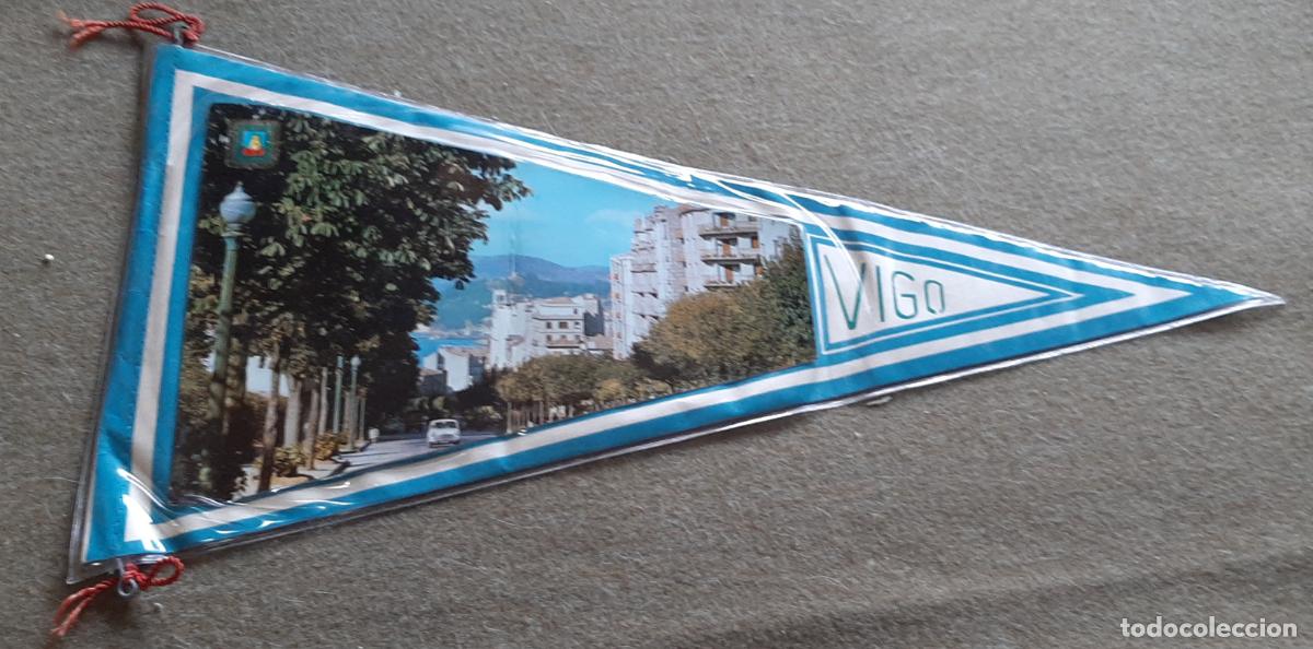 Banderines de colecci&oacute;n: ANTIGUO BANDERIN DE VIGO - A&Ntilde;OS 60/70 - SE APRECIA UN MINI MORRIS
