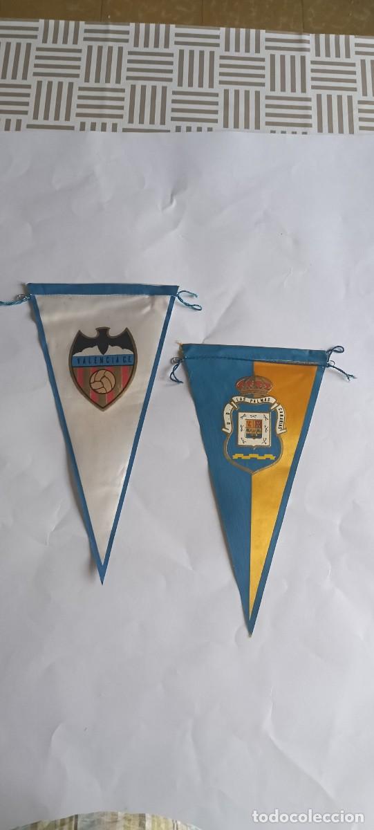 Banderines de colecci&oacute;n: Lote 2 banderines antiguos de f&uacute;tbol Valencia C.F. y U.D. Las Palmas vintage