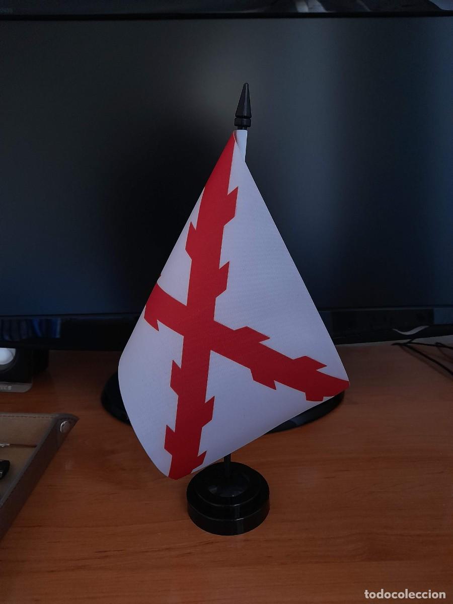 Banderines de colecci&oacute;n: Bandera Carlista sobremesa