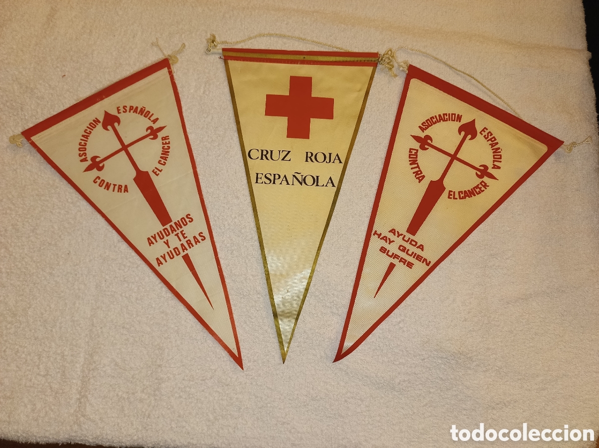 Banderines de colecci&oacute;n: 2 banderines AA C&aacute;ncer y 1 bander&iacute;n Cruz Roja