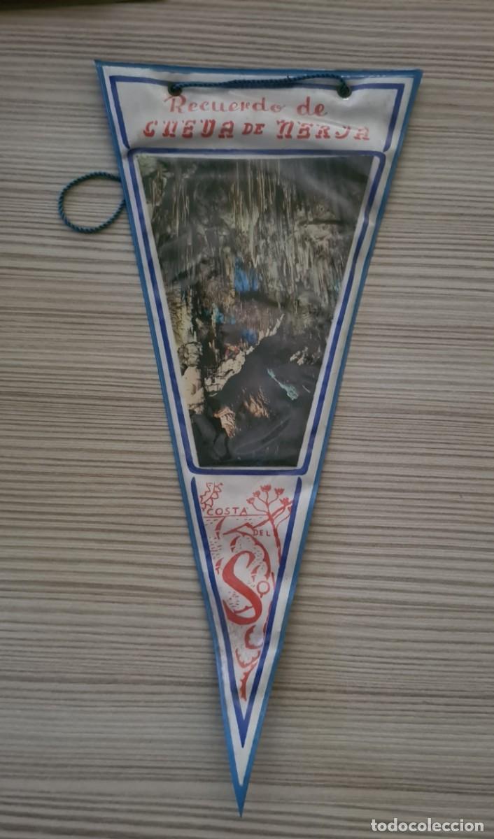 Banderines de colecci&oacute;n: Antiguo bander&iacute;n de Cueva de Nerja