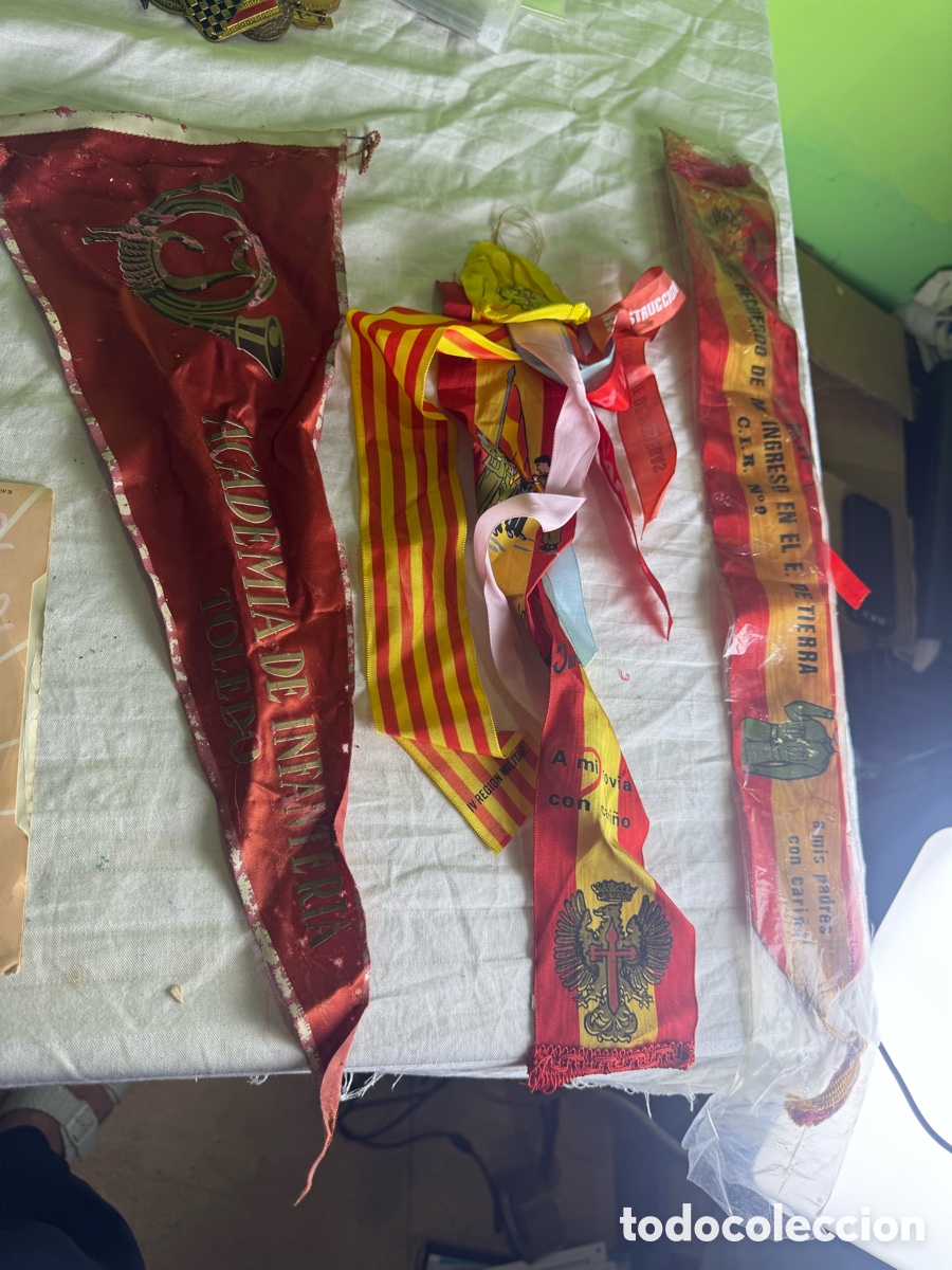 Collection pennants: Lote bander&iacute;n Academia Infanter&iacute;a Toledo y cintas militares &ndash; &Eacute;poca Franco