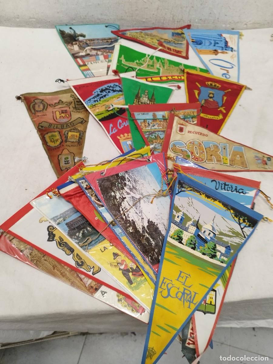 Banderines de colecci&oacute;n: Lote de 24 antiguos banderines de diferentes lugares de espa&ntilde;a.