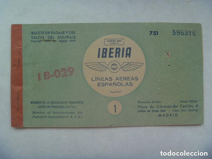 Coleccionismo Billetes de transporte: LOTE DE DOCUMENTACION ( BILLETE , EMBARQUE, ETC ) DE UN VUELO DE IBERIA . AVION . 1965.