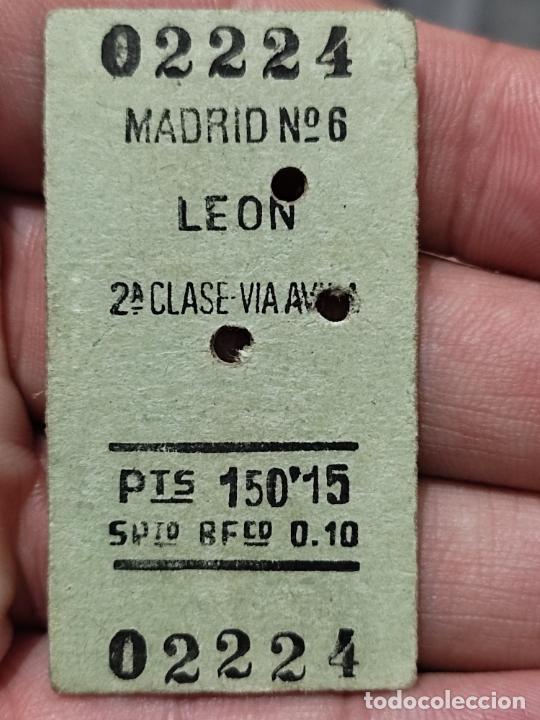 Colecionismos Bilhetes de Transporte: RENFE BILLETE MADRID LEON 4 FEB 1956 PICADO N&ordm; 02224 TREN