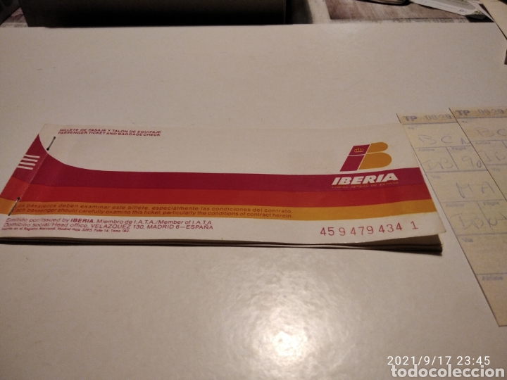 Colecionismos Bilhetes de Transporte: Pasaje avi&oacute;n Iberia etiqueta Santiago de Compostela