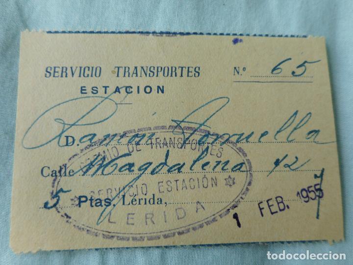 Coleccionismo Billetes de transporte: ANTIGUO RECIBO 5 PTAS. GREMIO DE TRANSPORTES SERVICIO ESTACION LERIDA 1955