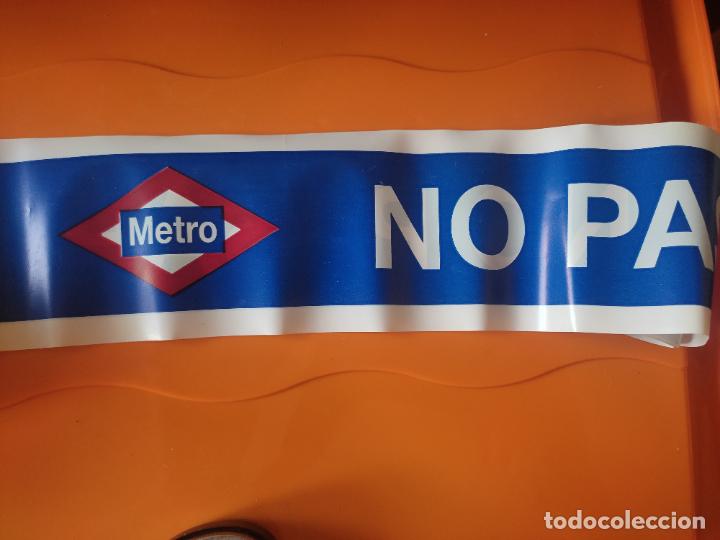 Colecionismos Bilhetes de Transporte: METRO MADRID CINTA NO PASAR PL&Aacute;STICO ORIGINAL 1,5 METROS APROX VARIOS FERROCARRIL