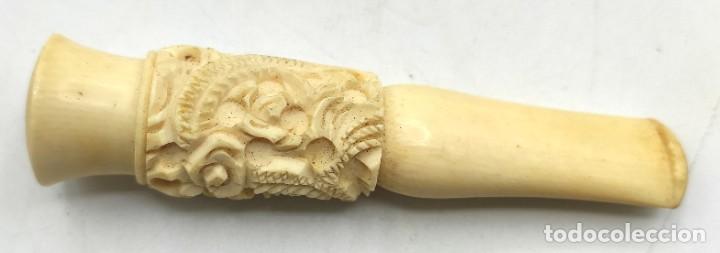 Boquillas de colección: Boquilla de pipa en marfil tallado, con motivo oriental, de princpios del siglo XX. - Foto 2 - 303569963