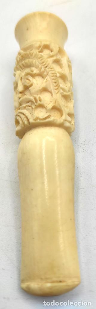 Boquillas de colección: Boquilla de pipa en marfil tallado, con motivo oriental, de princpios del siglo XX. - Foto 5 - 303569963