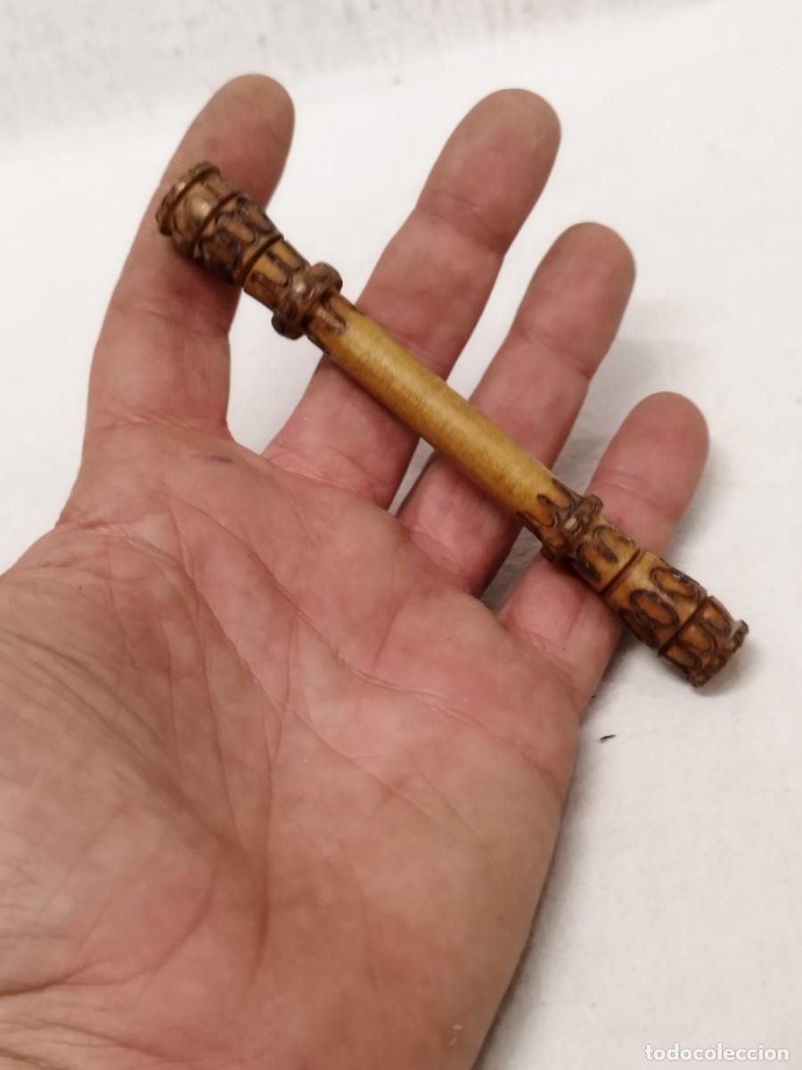 Boquilhas de cole&ccedil;&atilde;o: Antigua boquilla de fumar a identificar. En madera tallada.