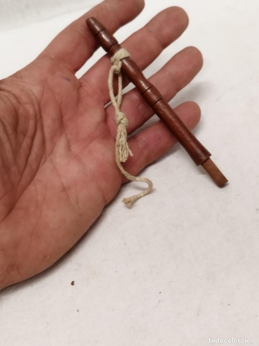 Boquillas de colecci&oacute;n: Antigua boquilla de pipa de fumar. De madera tallada.
