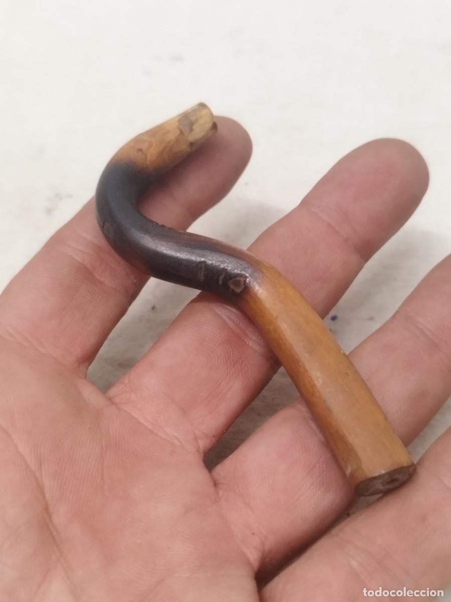 Boquillas de colecci&oacute;n: Antigua boquilla de fumar, de madera ba identificar. Pipa.