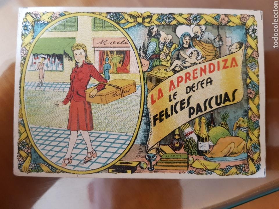 Coleccionismo de carteles: ANTIGUA TARJETA LA APRENDIZA LES DESEA FELICES FIESTAS ORIGINAL A&Ntilde;OS 50'