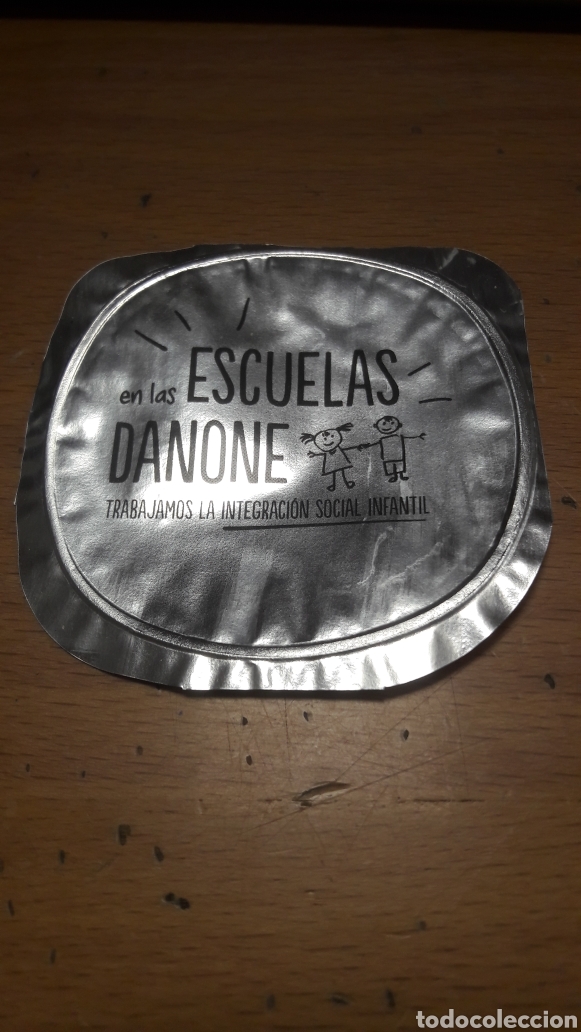 Sammeln von Plakaten: Tapa etiqueta Yogur Danone Escuelas trabajando integracion Indantil