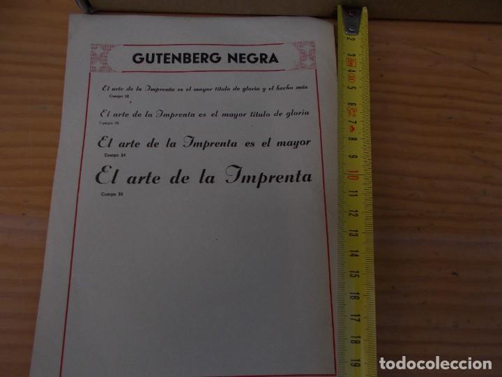Coleccionismo de carteles: ANTIGUO CARTEL DE MUESTRAS, GUTENBERG NEGRA, EL ARTE DE LA IMPRENTA