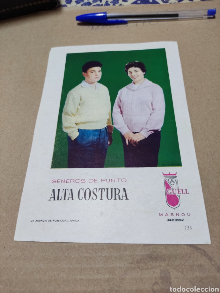 Coleccionismo de carteles: Recorte publicidad Vespa y G&uuml;ell alta costura