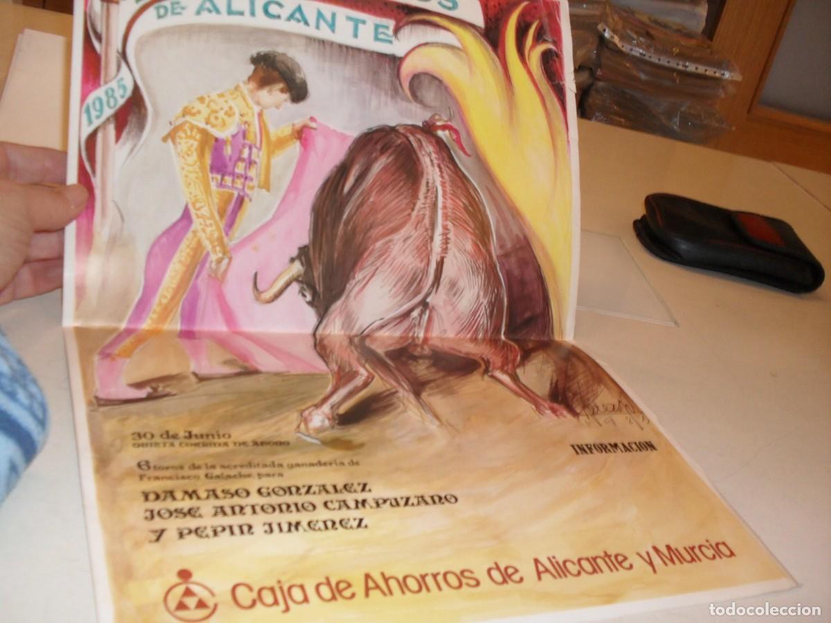 Collectionnisme d'affiches: CARTEL TAURINO,PLAZA TOROS DE ALICANTE,30 JUNIO 1985,CON DAMASO GONZALEZ,INFORMACION,