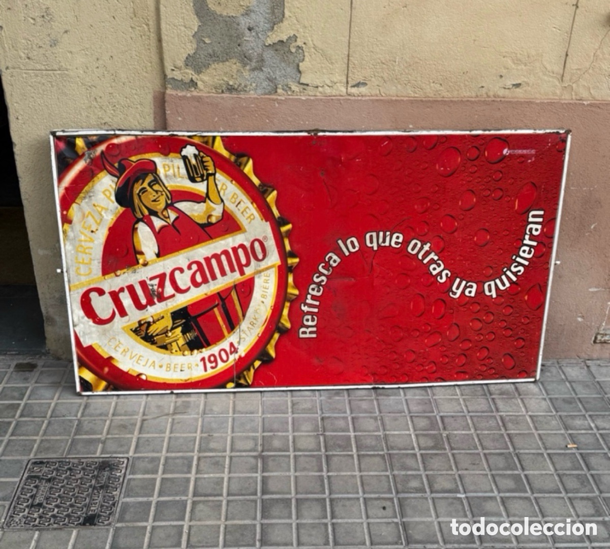 Colecionismo de cartazes: Antiguo cartel publicitario de chapa doble cara Cruzcampo / Amstel - Gran formato para bar
