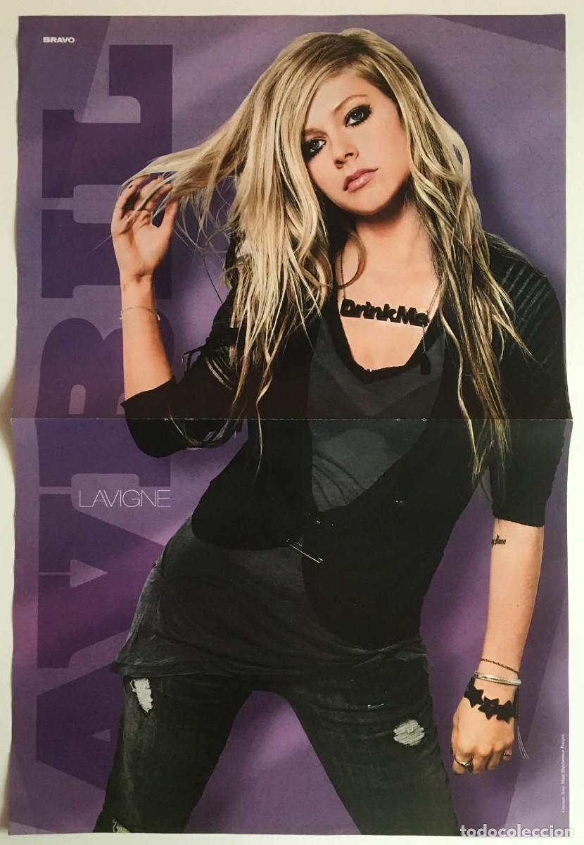 Coleccionismo de carteles: Avril Lavigne Purple Rock / Taylor Swift Striped Dress Double-Sided Poster Bravo Bulgaria Music
