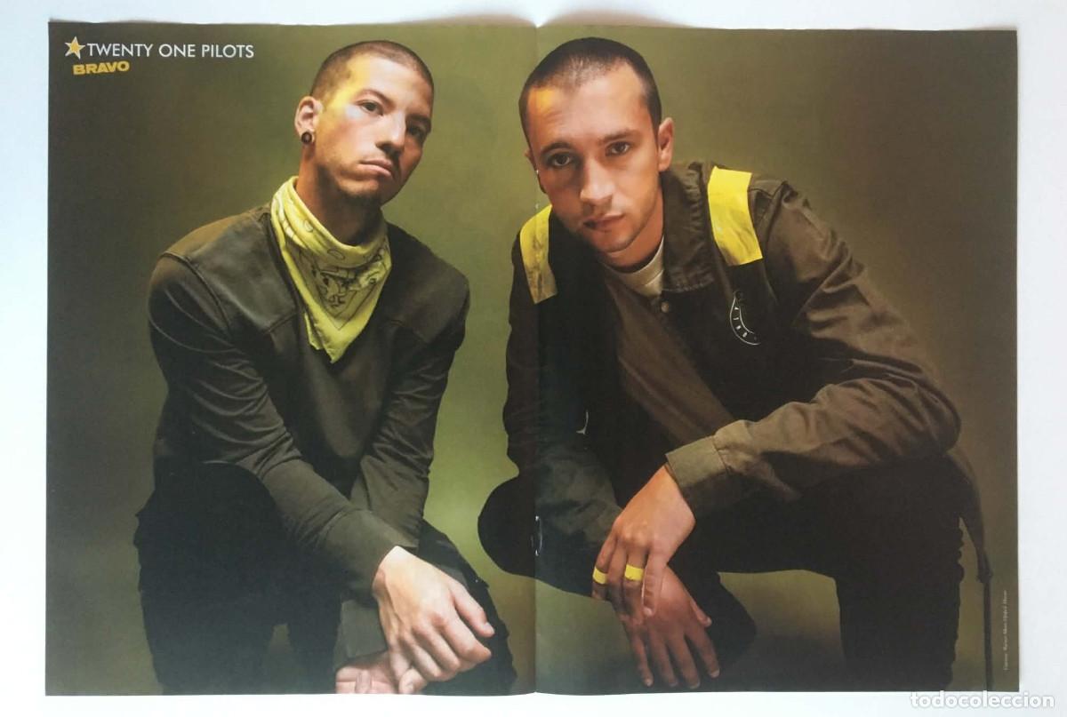 Colecionismo de cartazes: Twenty One Pilots / 5 Seconds of Summer 5SOS Double-Sided Poster A3 Bravo Magazine Bulgaria Music