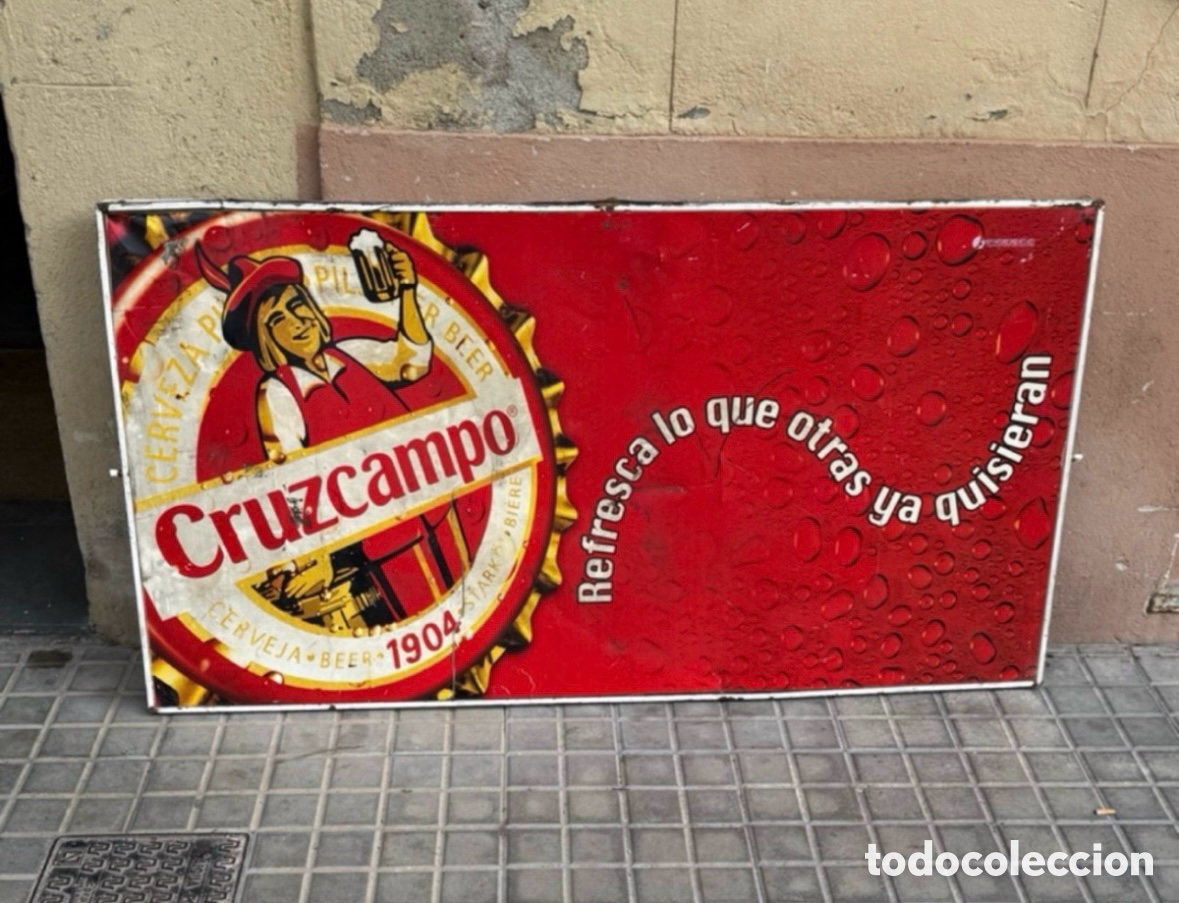 Coleccionismo de carteles: Antiguo cartel publicitario de chapa doble cara Cruzcampo / Amstel - Gran formato para bar