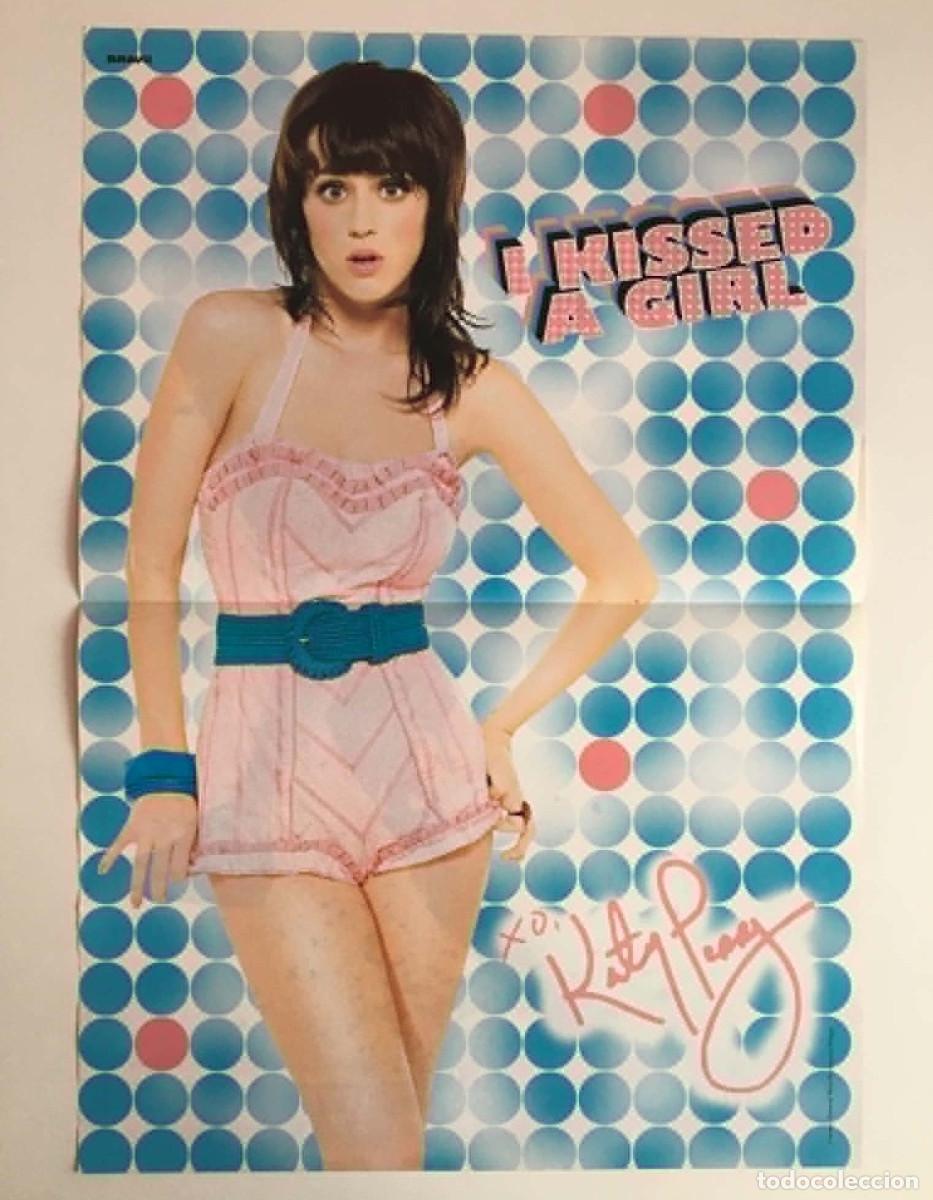 Coleccionismo de carteles: Katy Perry I Kissed a Girl / Fernando Torres Nike Promo Double-Sided Poster A3 - Bravo Magazine Rare