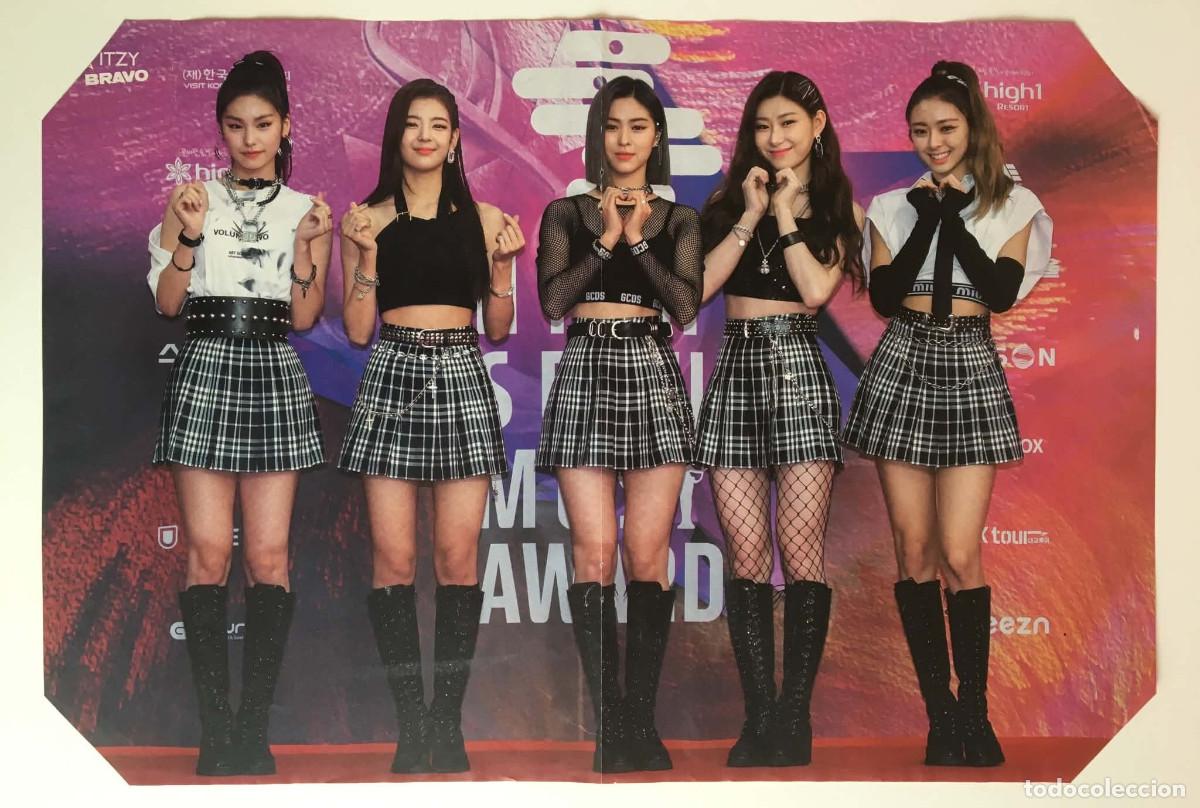 Coleccionismo de carteles: ITZY / 4Magic Original Double-Sided Poster A3 - Bravo Magazine Bulgaria Music K-pop