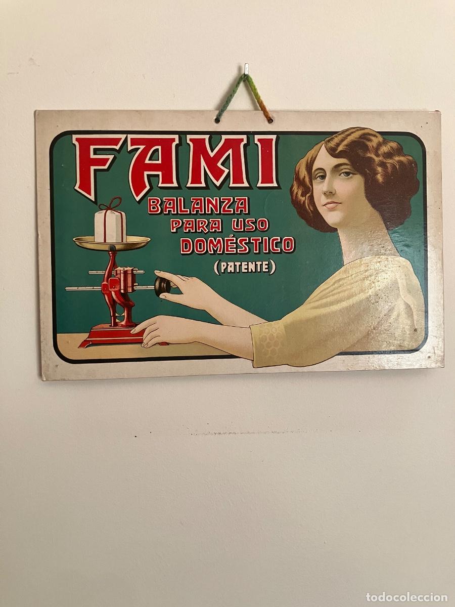 Coleccionismo de carteles: ANTIGUO CARTEL ANUNCIADOR SOBRE CART&Oacute;N, BALANZA PARA USO DOM STICO FAMI FABRICA EN SEVILLA