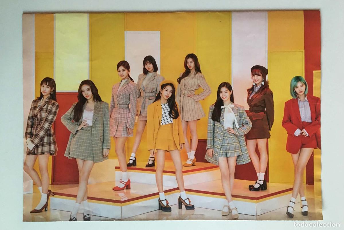 Coleccionismo de carteles: TWICE Mini Poster 24x29 cm - Bravo Calendar Bulgaria Music K-Pop