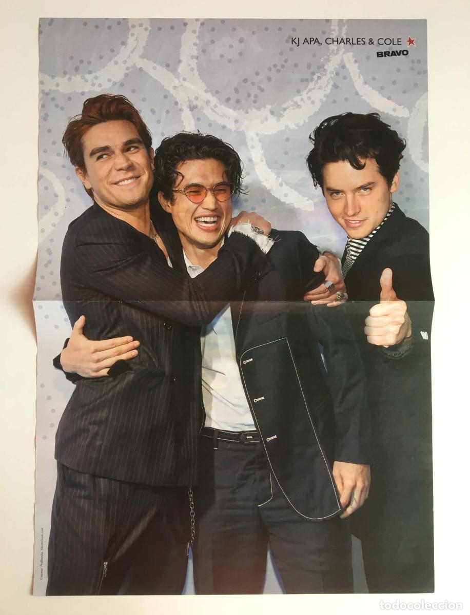 Coleccionismo de carteles: KJ Apa Charles Melton Cole Sprouse / TWICE Double-Sided Poster A3 Bravo Bulgaria Riverdale K-Pop