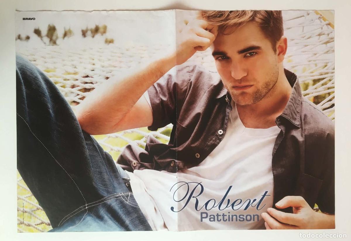 Coleccionismo de carteles: Robert Pattinson Twilight / Miley Cyrus Double-Sided Poster A3 - Bravo Magazine Bulgaria Movie Music