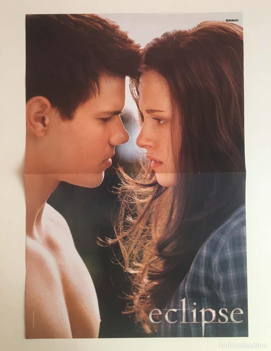 Coleccionismo de carteles: Kristen Stewart Taylor Lautner Twilight / Far East Movement Double-Sided Poster A3 - Bravo Bulgaria