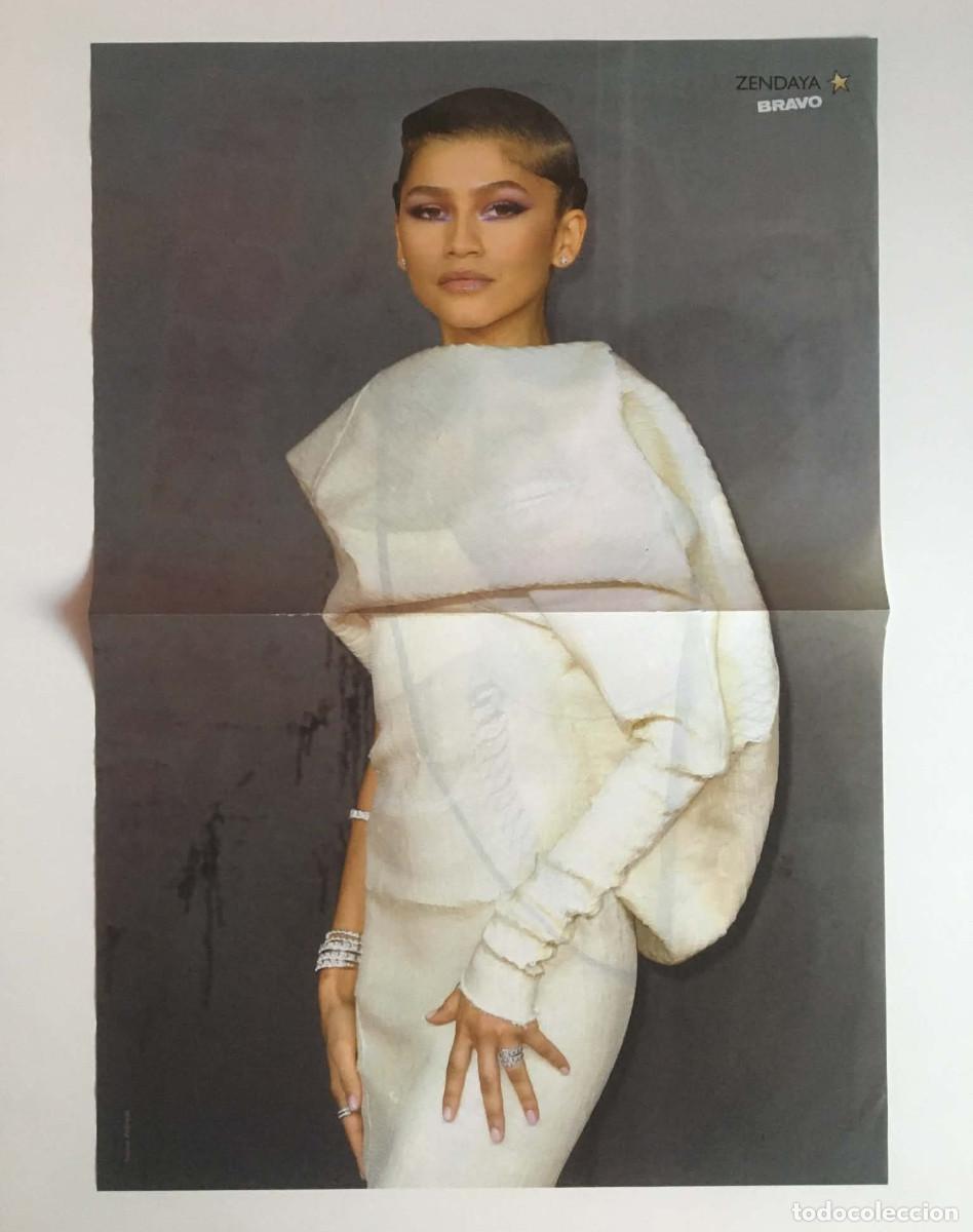 Coleccionismo de carteles: Zendaya / Justin Bieber Bucket Hat Double-Sided Poster A3 - Bravo Magazine Bulgaria Music Movie