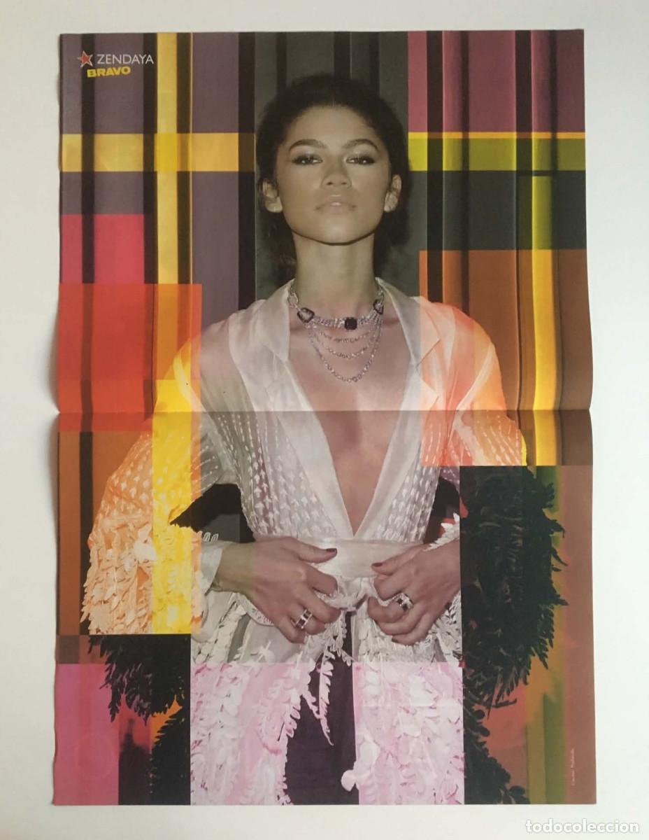 Coleccionismo de carteles: Zendaya / Selena Gomez De Una Vez Double-Sided Poster A3 - Bravo Magazine Bulgaria Music Movie