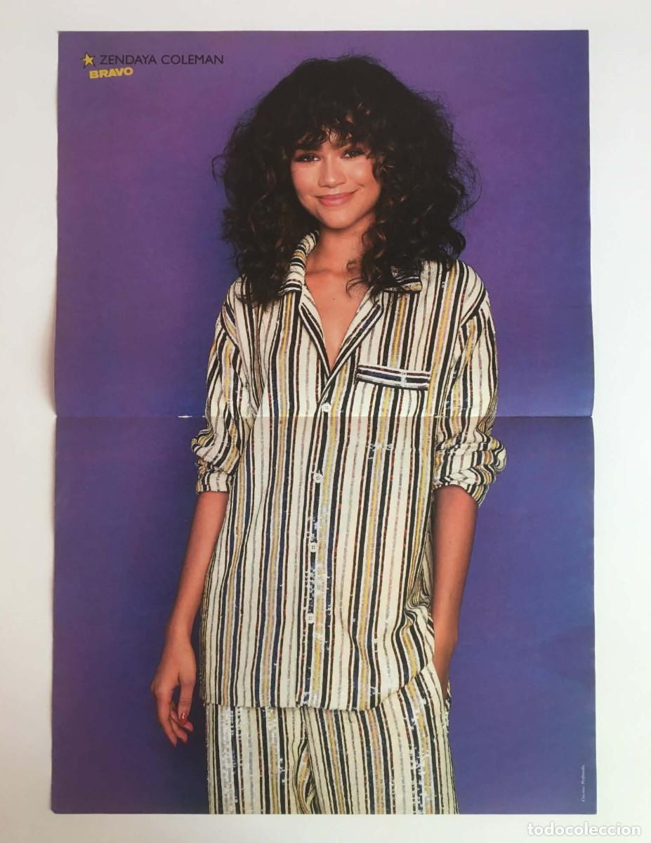 Coleccionismo de carteles: Zendaya Striped Suit / Stan & Stephi Double-Sided Poster A3 - Bravo Magazine Bulgaria Movie