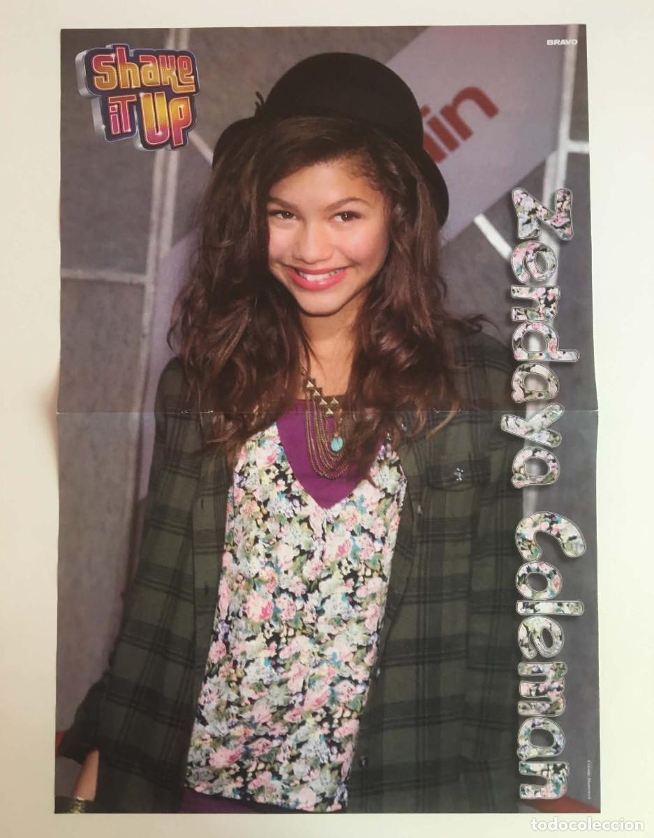 Coleccionismo de carteles: Zendaya Shake It Up Disney Series / Cartoon Dog Surfing Double-Sided Poster A3 - Bravo Bulgaria TV